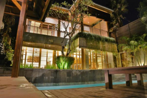 Отель Bale Gede Luxury Villas  Kuta